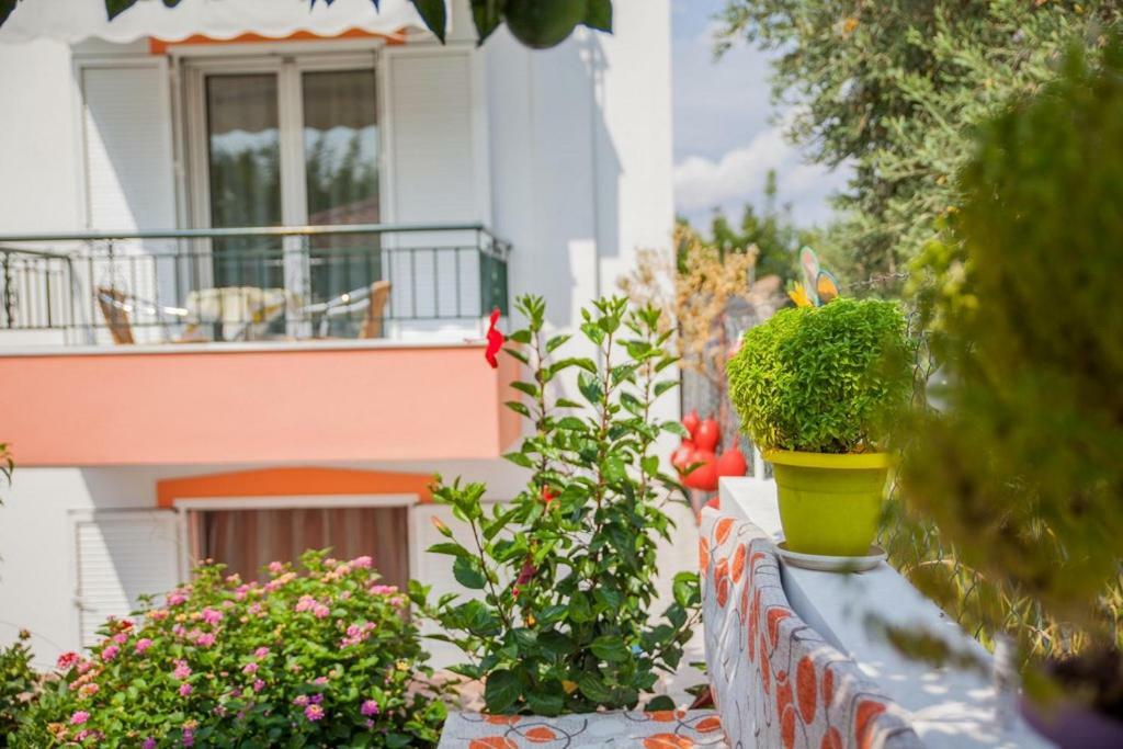 Marmaron Rooms Агиокампос Экстерьер фото